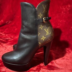 Authentic Louis Vuitton Ankle Boots (fits a US 8)